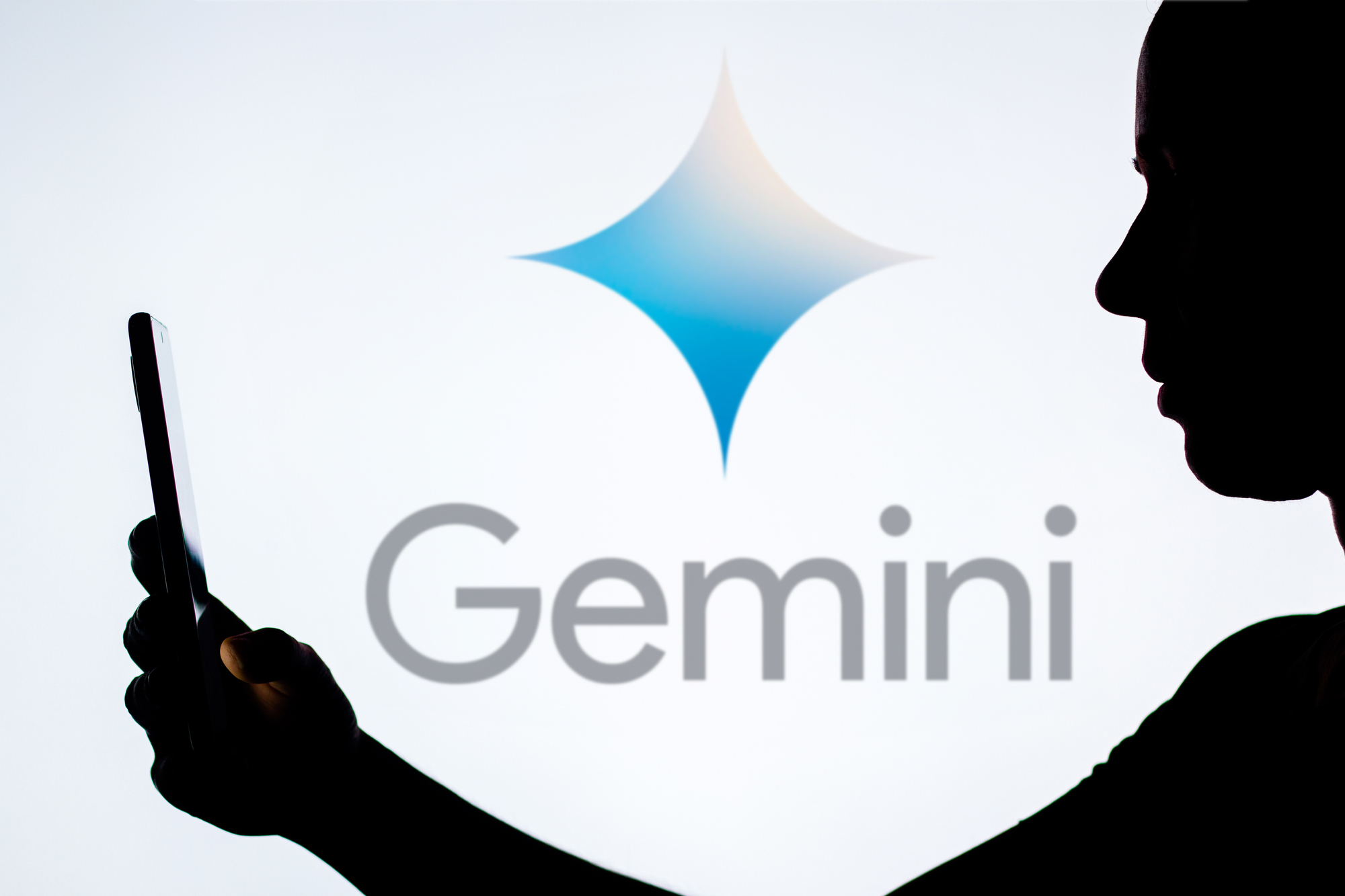 Gemini přichází do Android Auto, aby vás za volantem nic nerozptylovalo