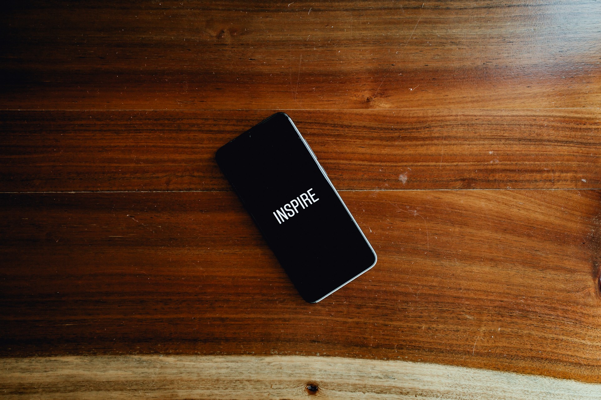 Víme, jaký telefon používá šéf Googlu. Možná budete překvapeni