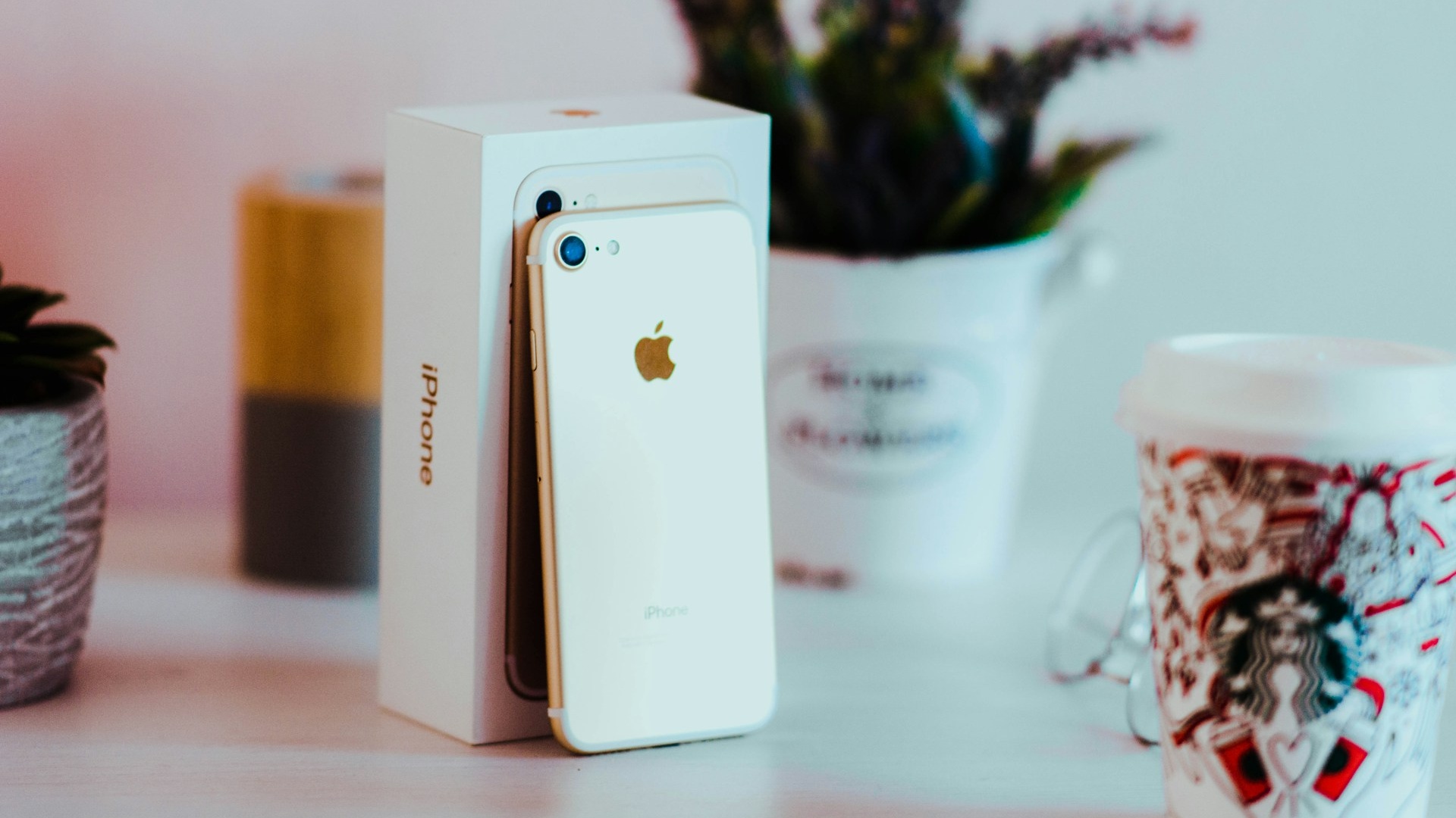 Magie sedmi sekund: Češi milují rozbalování nových produktů a Apple jim vychází vstříc