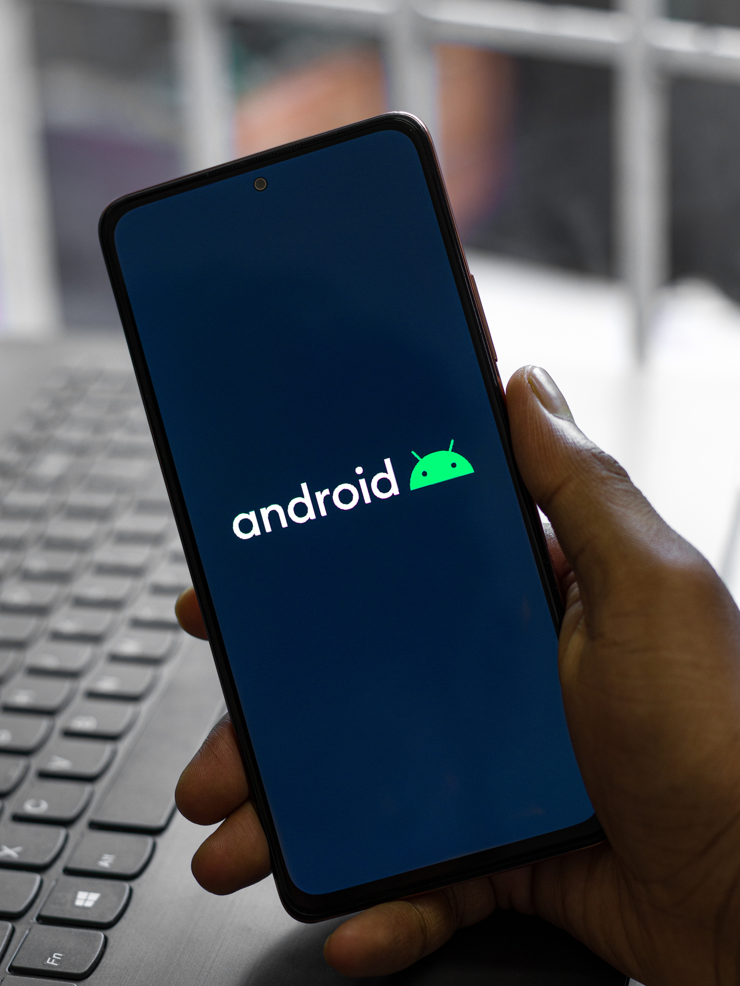 Stále více výrobců Androidu podporuje 7 let aktualizací. Může za to EU
