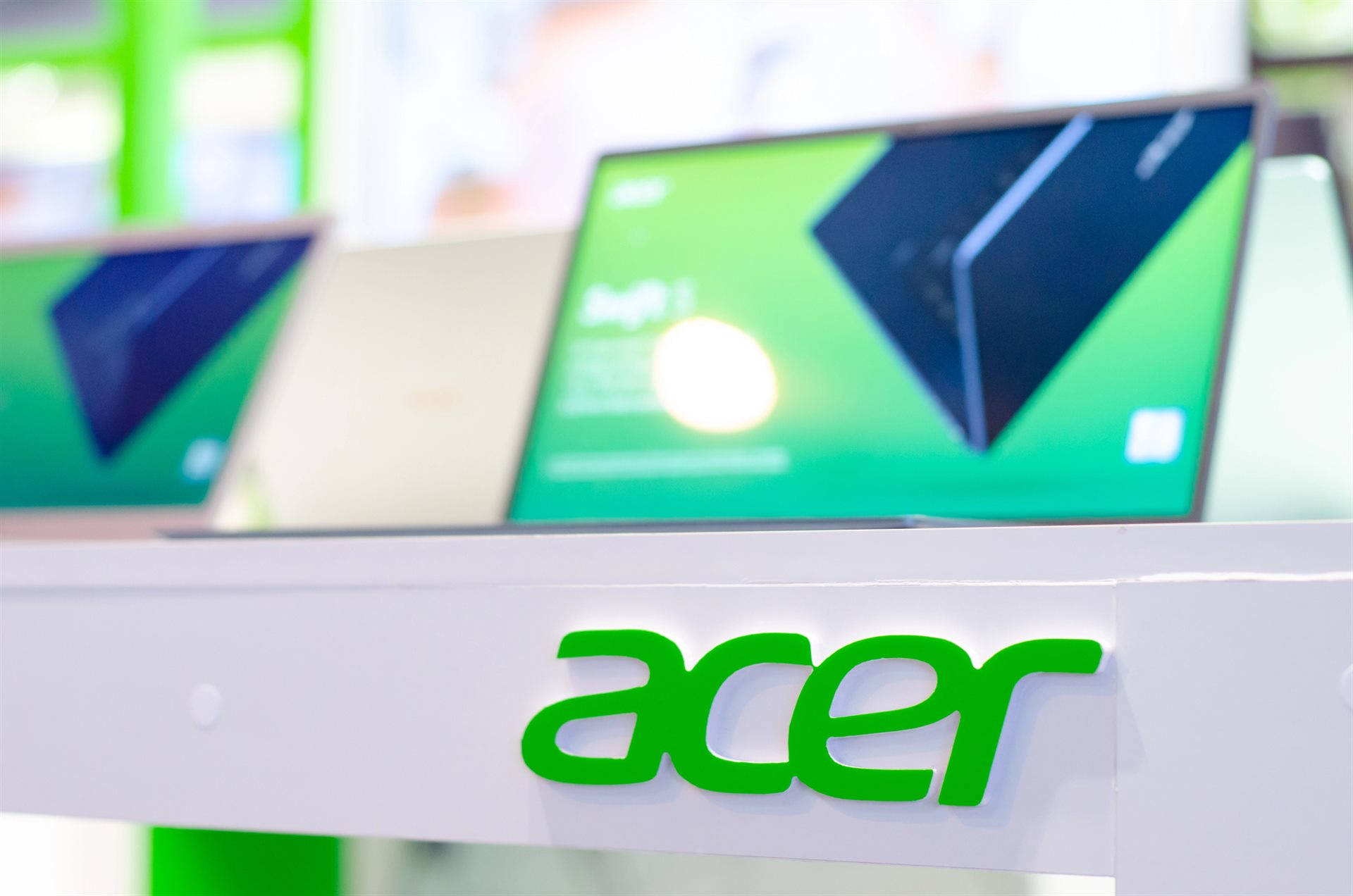 Acer Swift Go 14 AI: Všestranný a vyvážený notebook