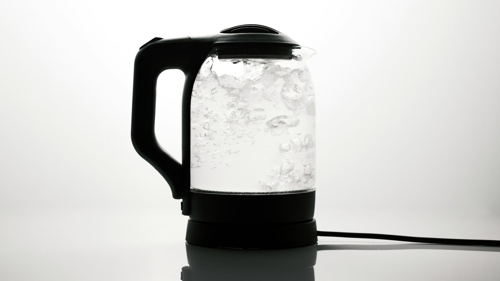 Sbohem mikroplastům v kohoutkové vodě: Stačí vám tento jednoduchý trik