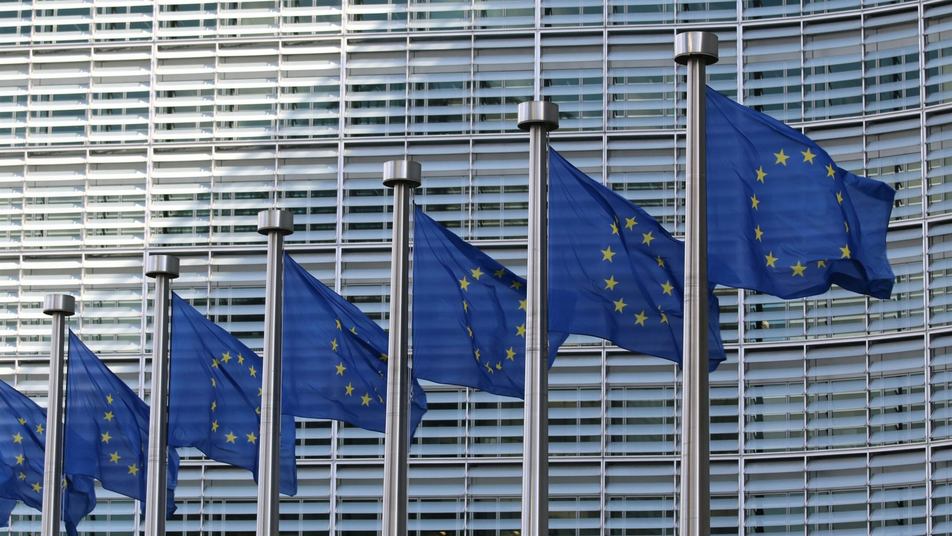 EU vyšetřuje výrobce skla Gorilla Glass kvůli možnému zneužití dominantního postavení