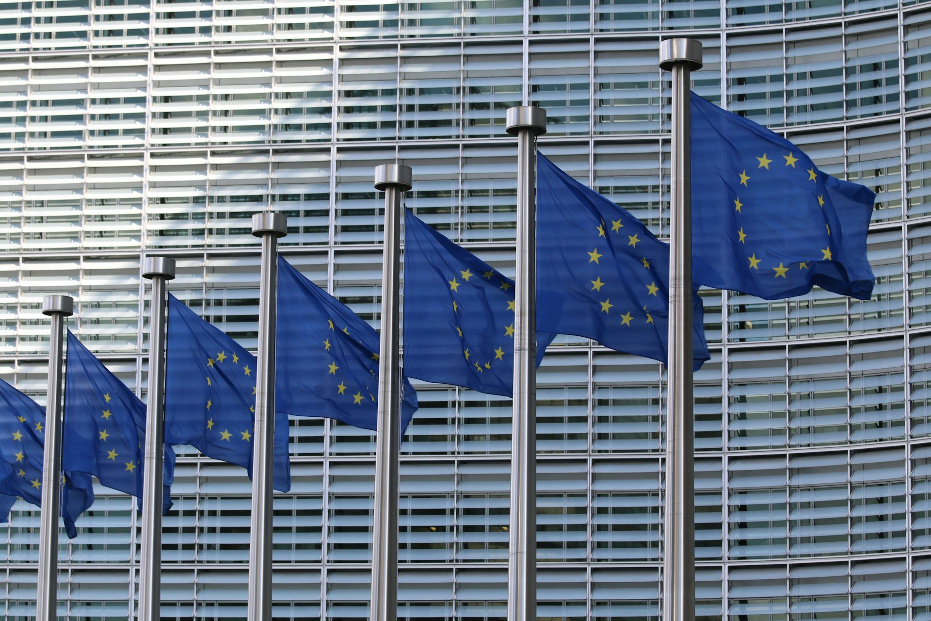 Evropská komise už na Bluesky ukazuje prstem: Zasáhne to i české uživatele?