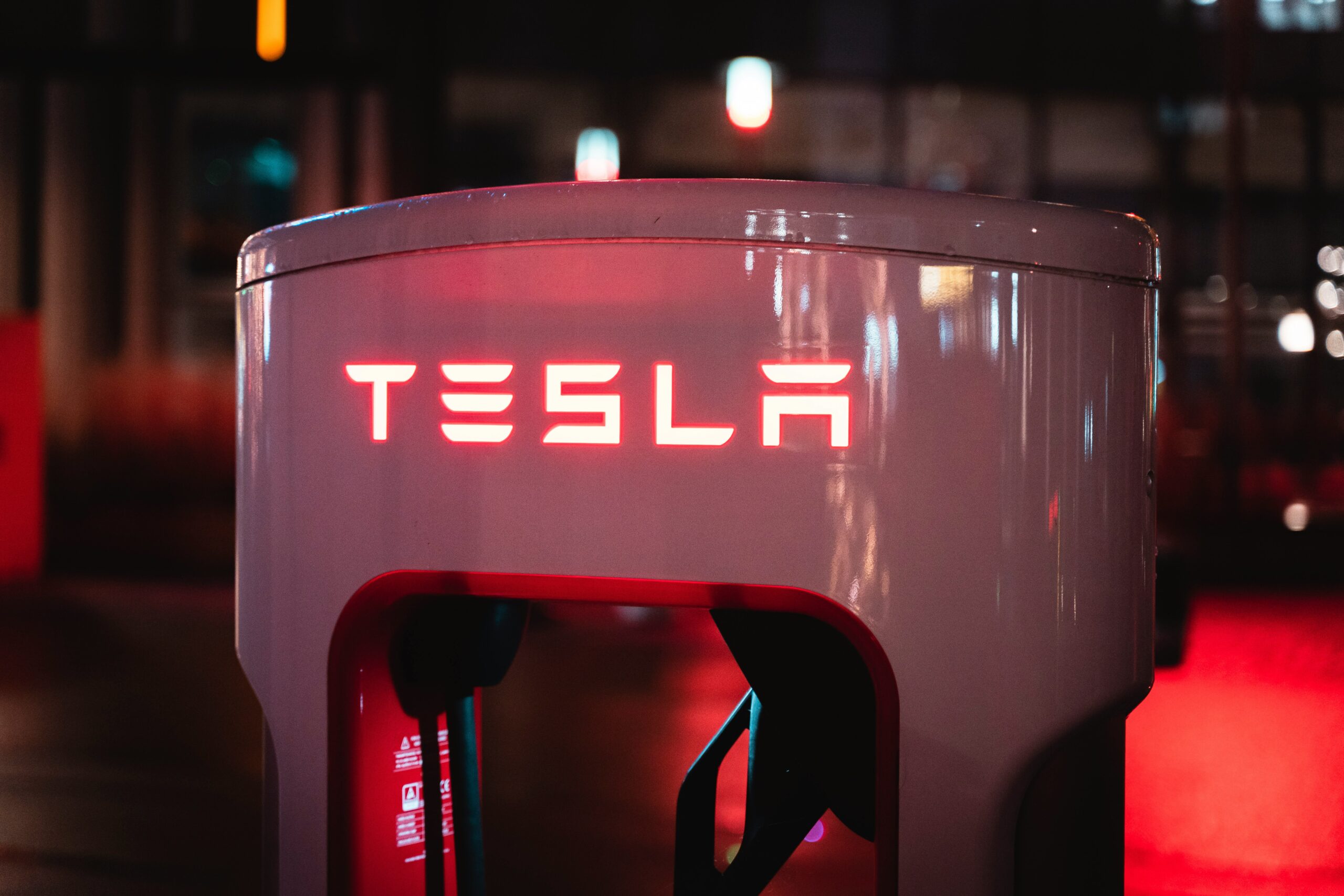 Musk přestává vyrábět elektromobily, pozornost zaměřuje na toto „hloupé” palivo