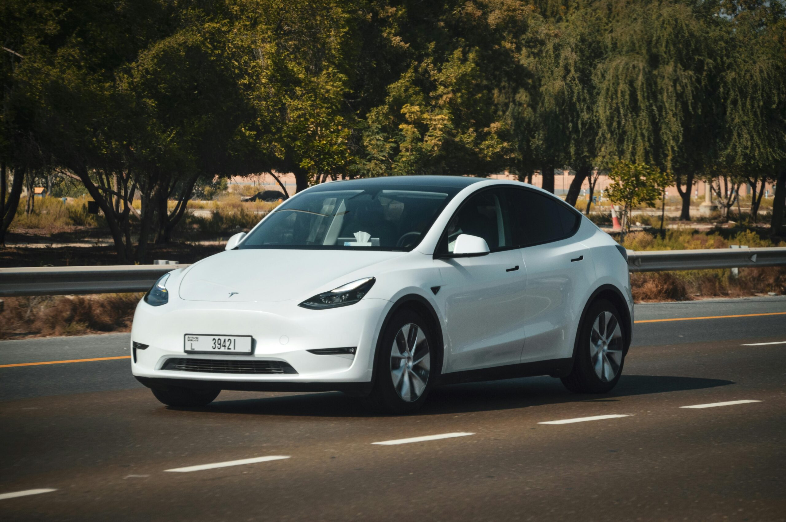 Tesla se loučí s vodíkovým snem: Tohle je její nové neelektrické palivo