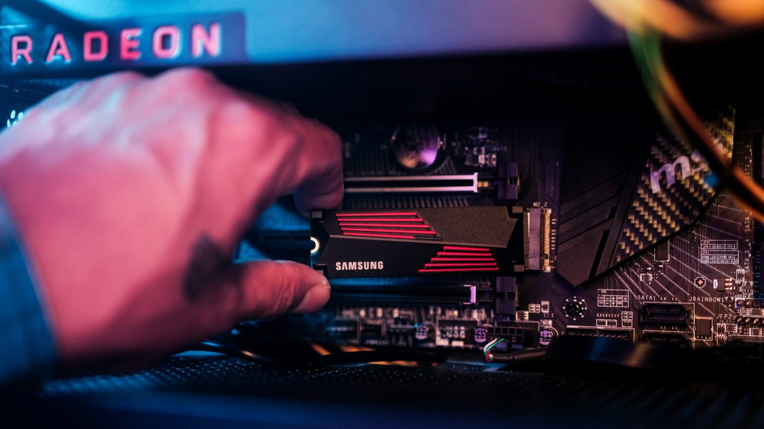 KVÍZ: Poznáte, co je hardware a co software? Ve zdánlivě snadném testu selže 75 % čtenářů