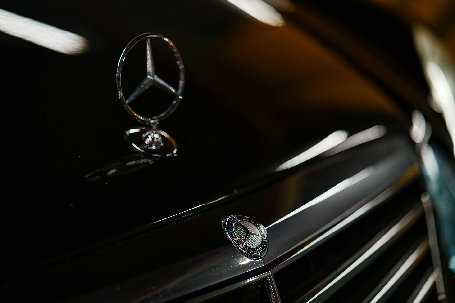 Elektromobily bez dobíjení: Mercedes testuje fotovoltaický lak