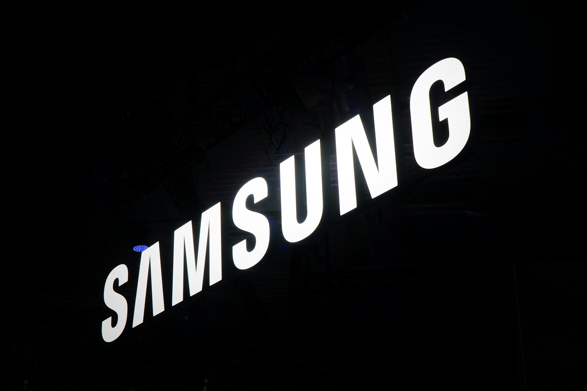 Bitva o polovodiče: Samsung zaostává za konkurencí a čeká na podporu ze strany USA