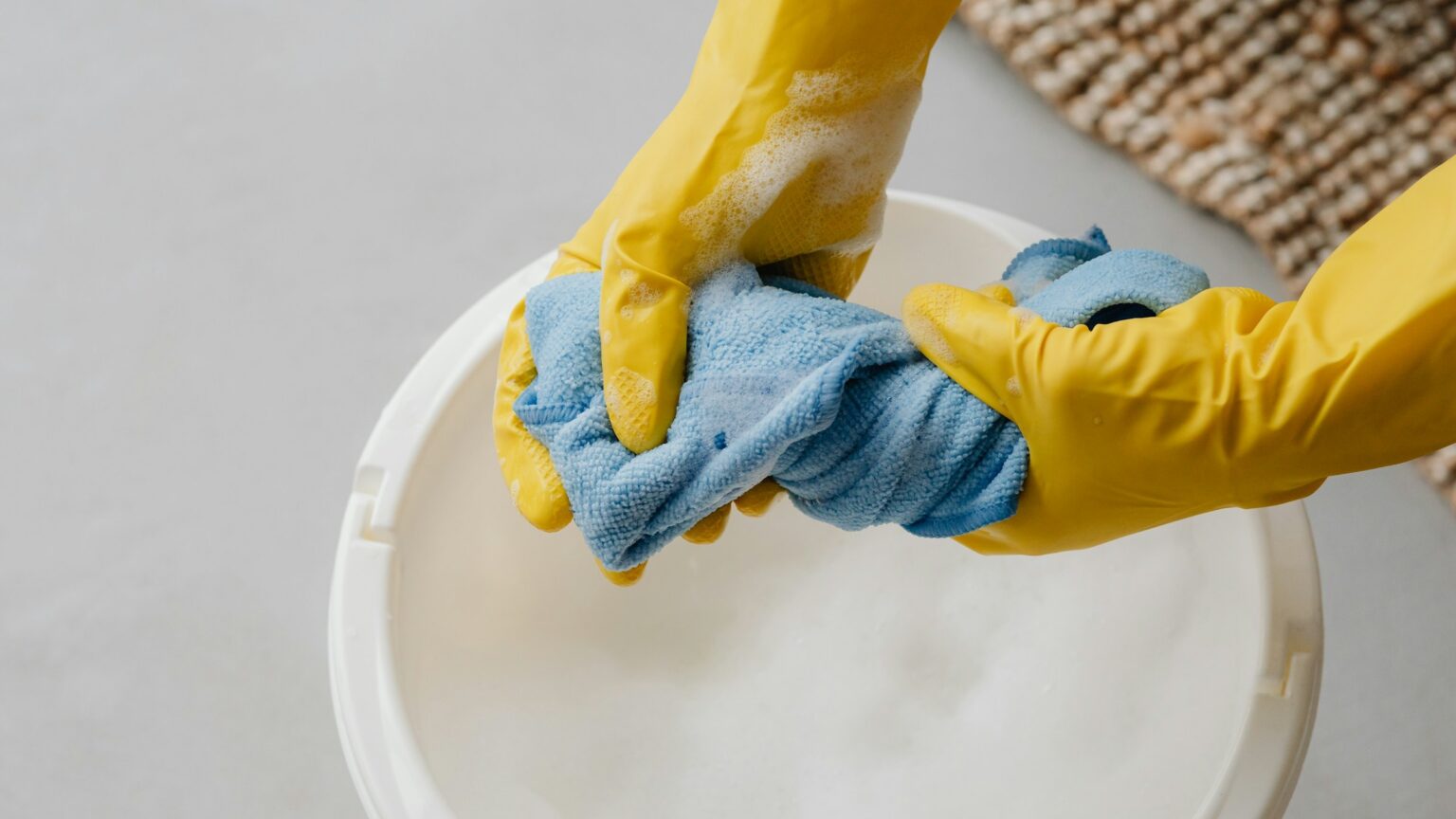 KVÍZ: Tyto prostředky používají Češi v domácnosti denně. Co v nich ale ve skutečnosti je?