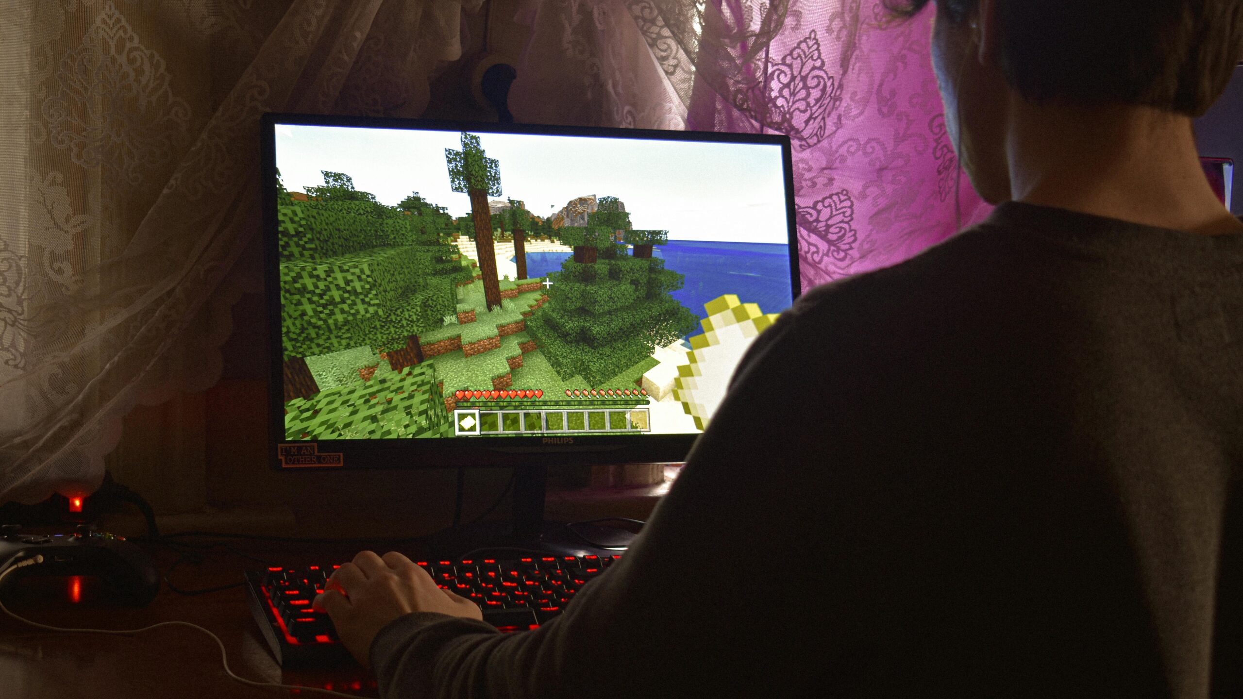 Expert na Linux zvládl spustit server Minecraft v 65 let starém jazyce