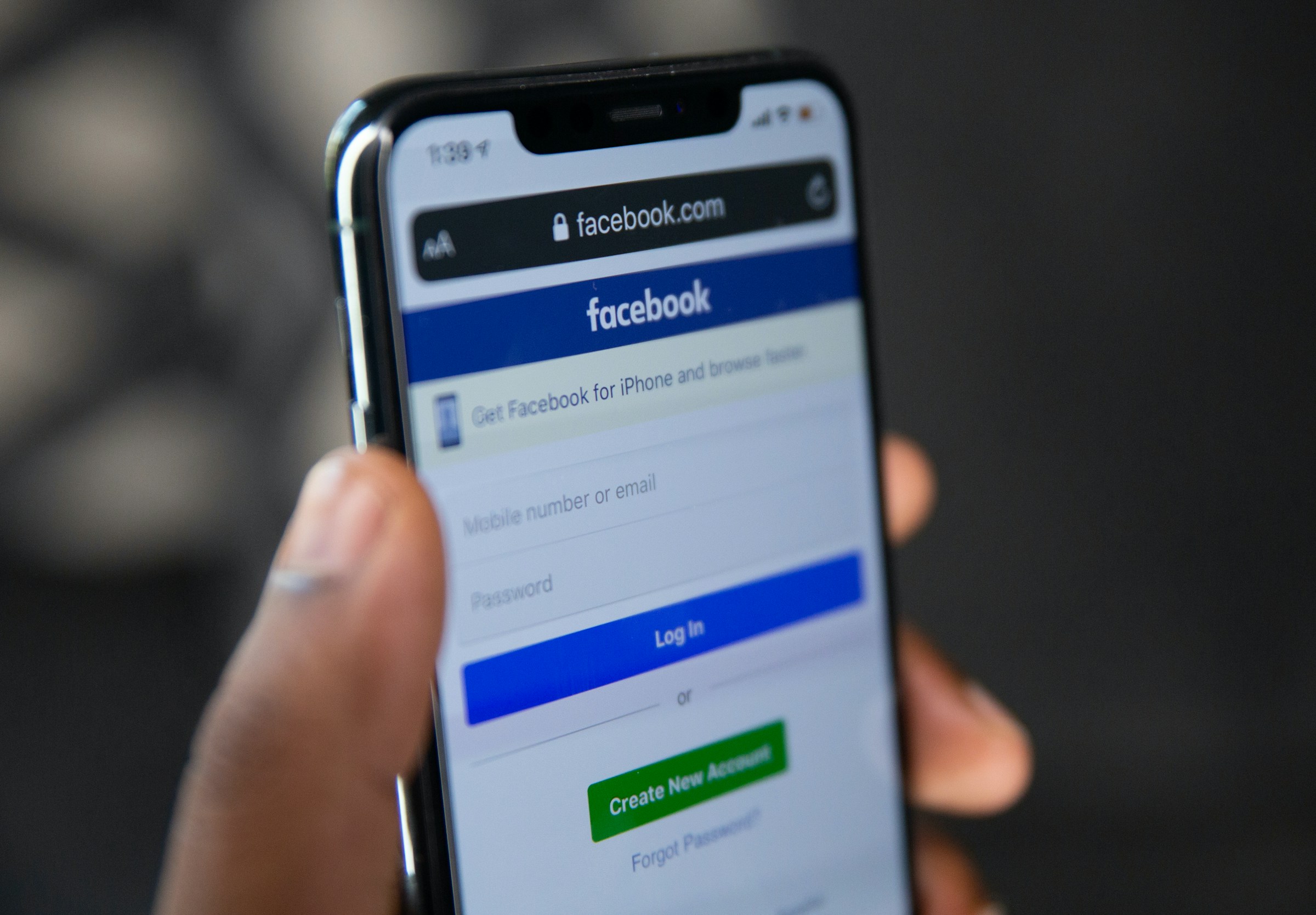 Facebook odhalil údaje 29 milionů lidí. Chyba stála Metu stovky milionů eur