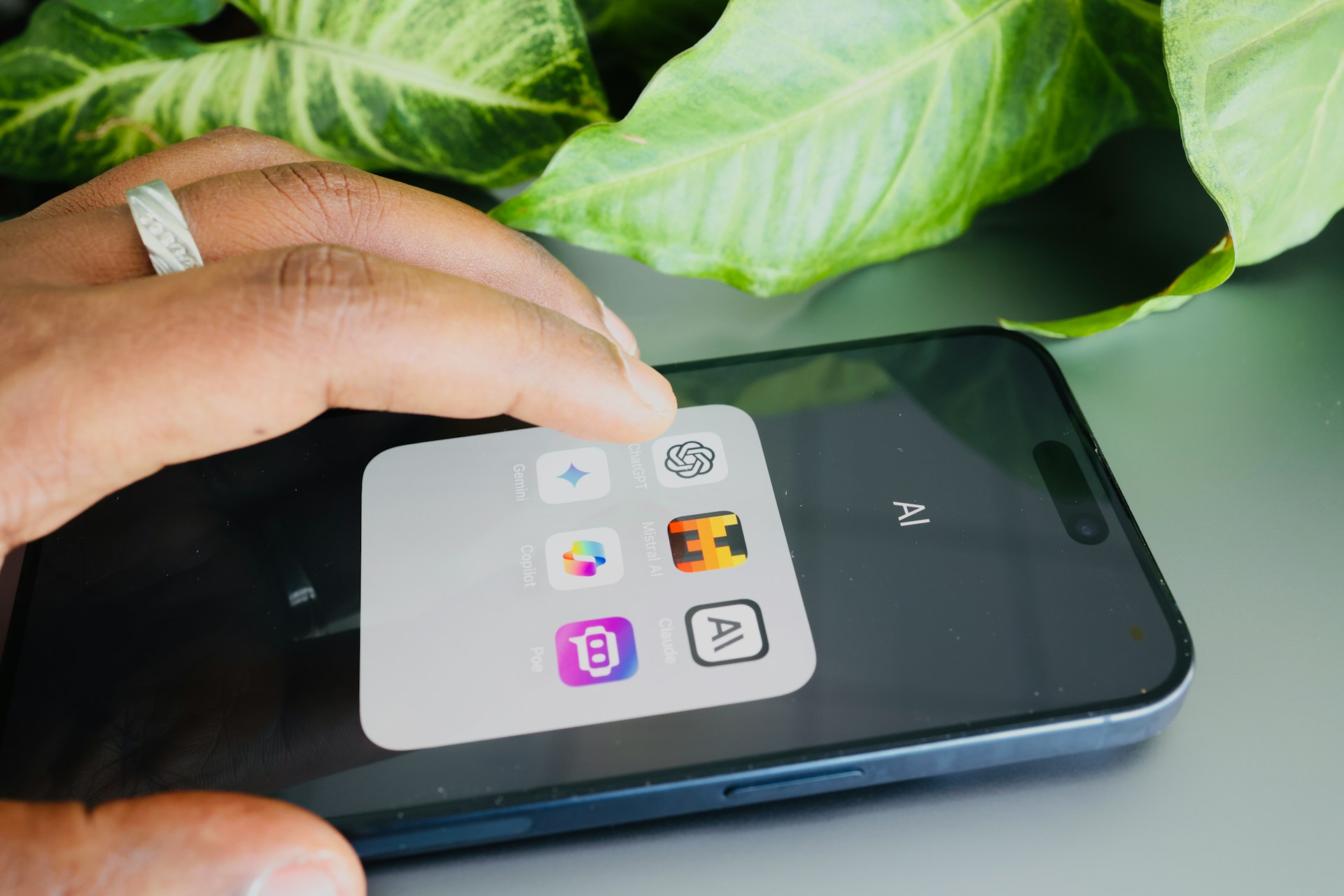 Apple jedná s Tencent a ByteDance: Generativní AI míří do iPhonů v Číně