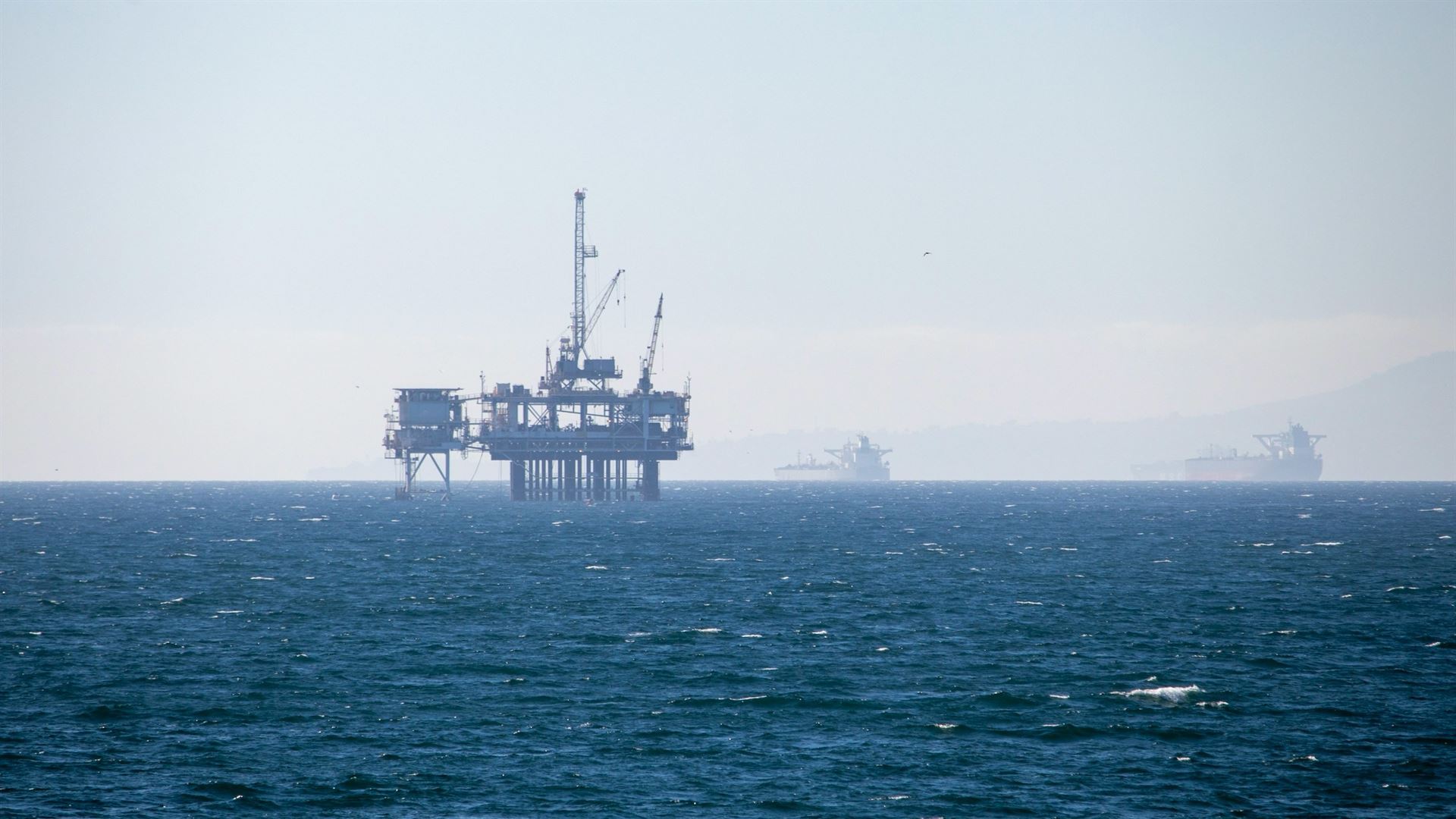 Moře skrývá největší energetický důl světa. Ropu v něm ale nenajdete