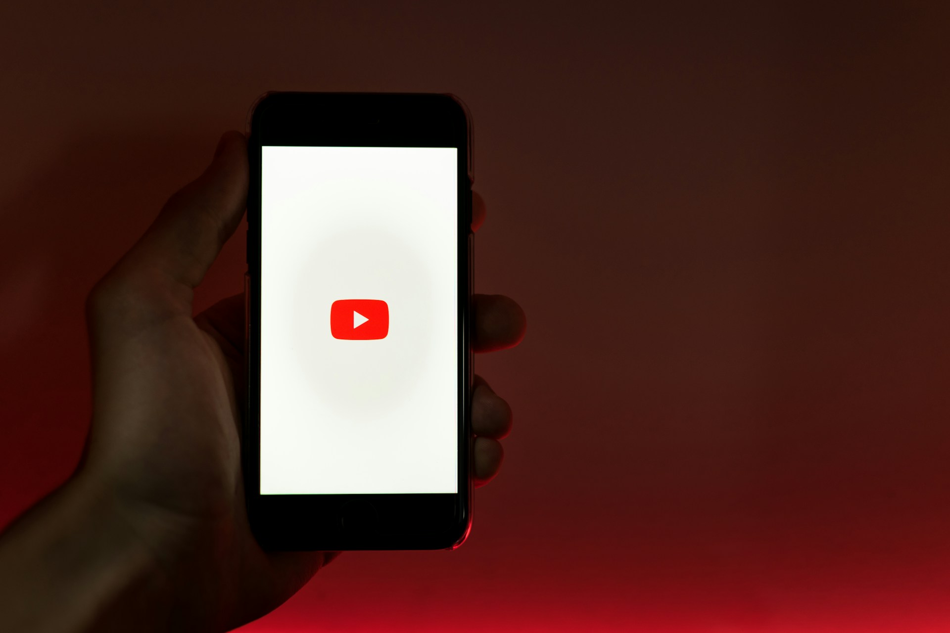 YouTube dává tvůrcům obsahu větší kontrolu nad umělou inteligencí
