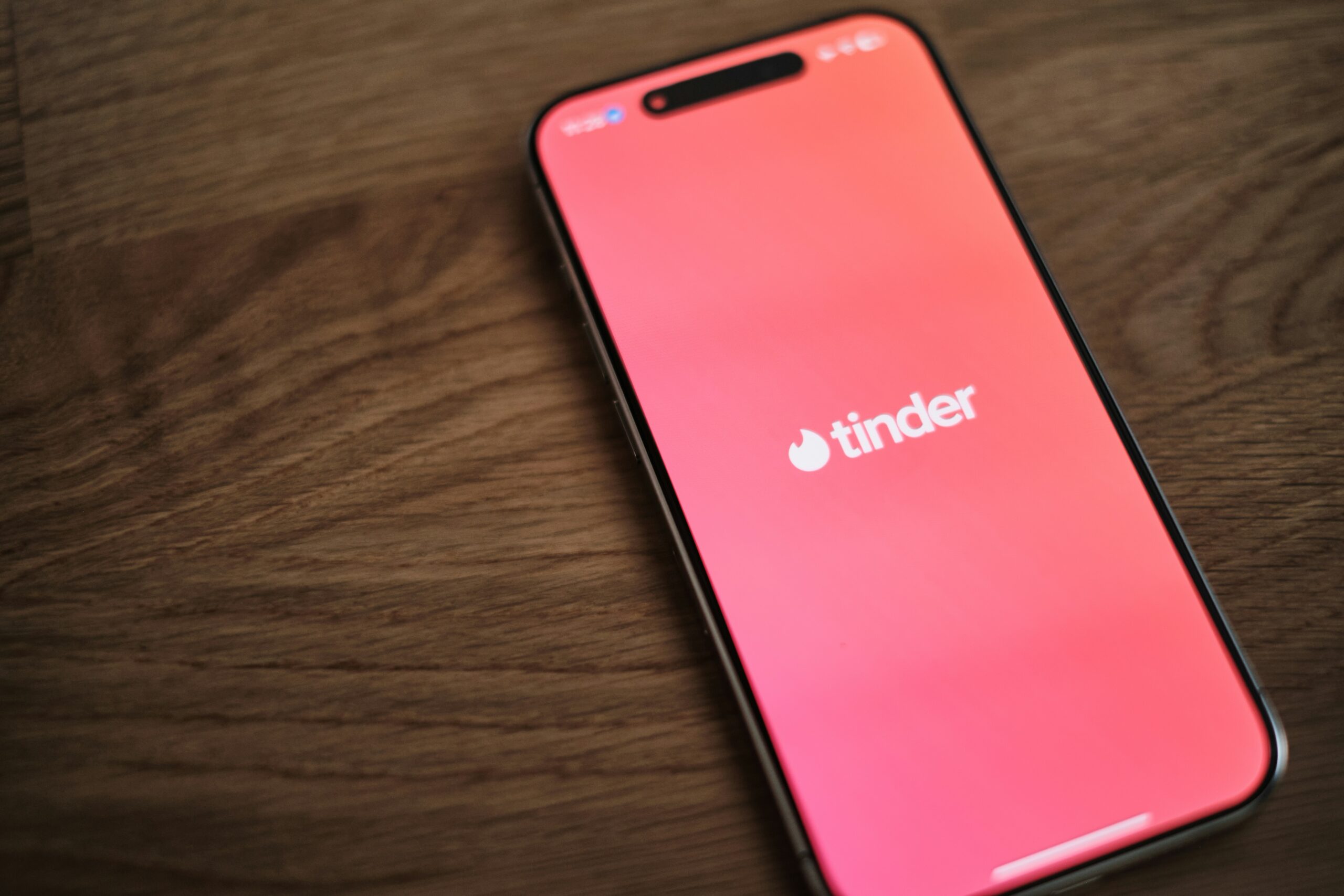 Jak navázat spojení se starými kontakty na Tinderu