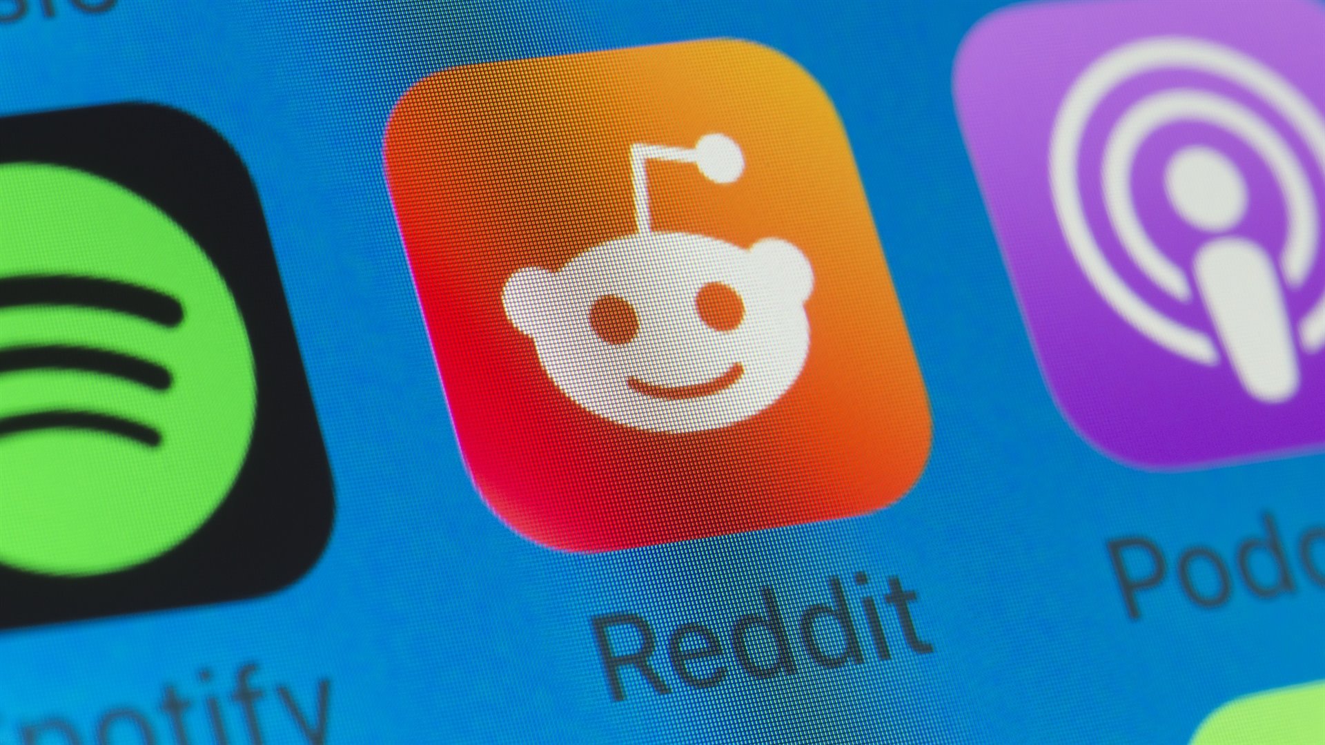 Reddit se stává hnízdem malwaru: Platformu zasáhla vlna masivních phishingových útoků