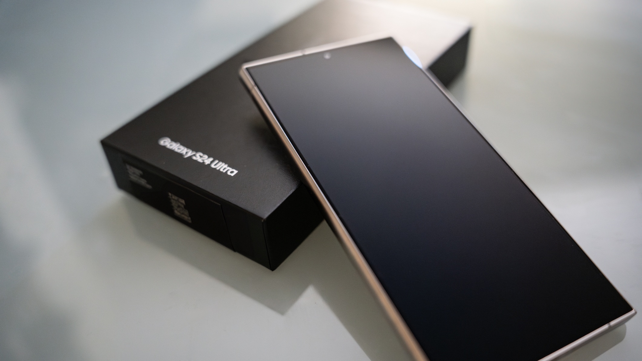 Galaxy S25 Ultra má tenčí rámečky než jeho předchůdce, rozdíl ale pozná jen málokdo
