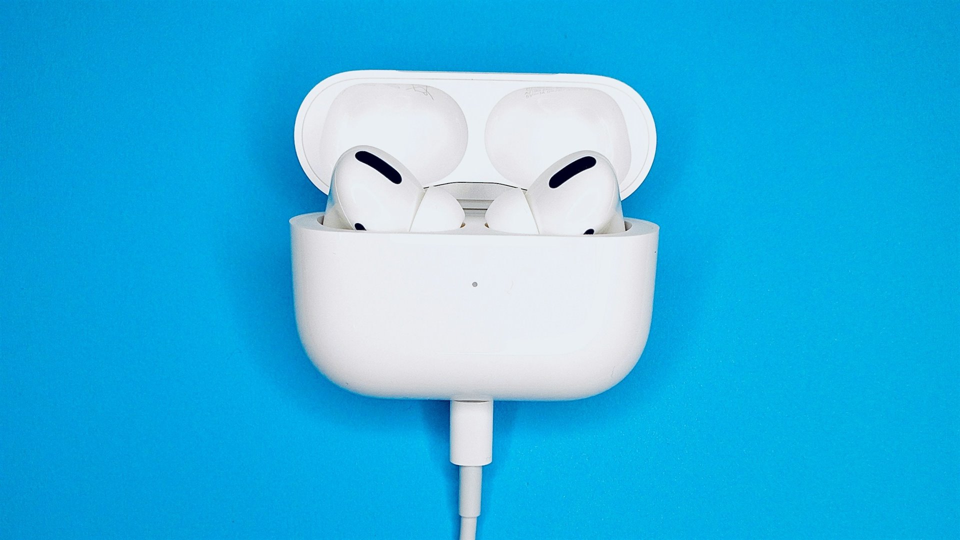 Český trh čeká na novou éru AirPods: Kamery a gesta přicházejí