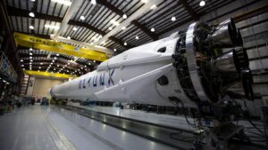Elon Musk prolomil mlčení o výrobě zbraňových dronů SpaceX a IPO Starlink
