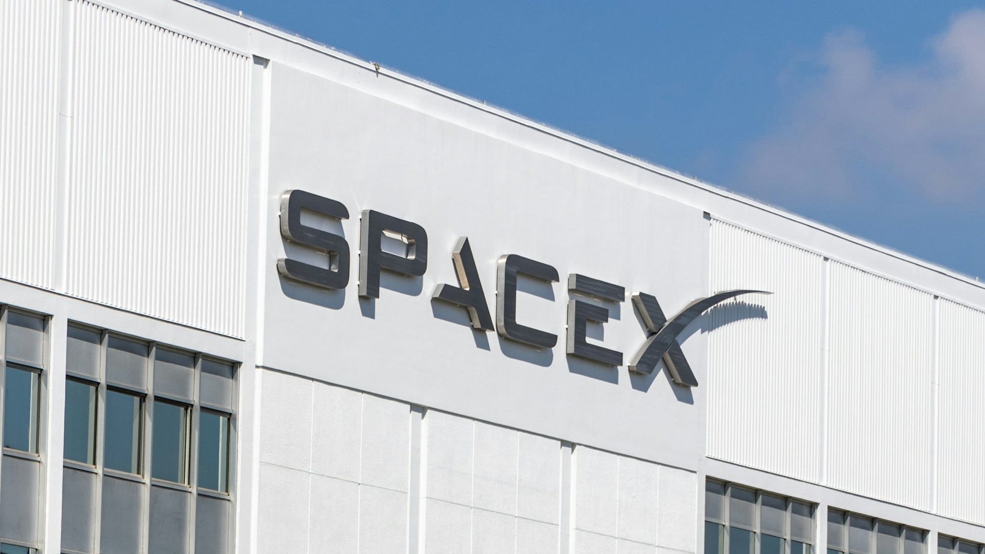 SpaceX aktivuje přímé mobilní připojení iPhonů pro své satelity Starlink
