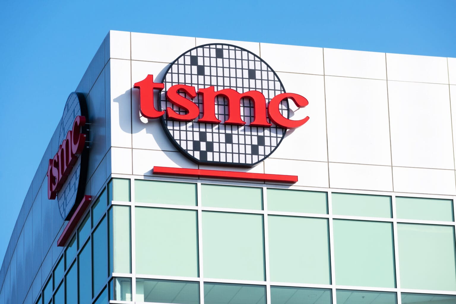 Amerika tlačí, Čína ztrácí. TSMC spouští éru 2nm čipů