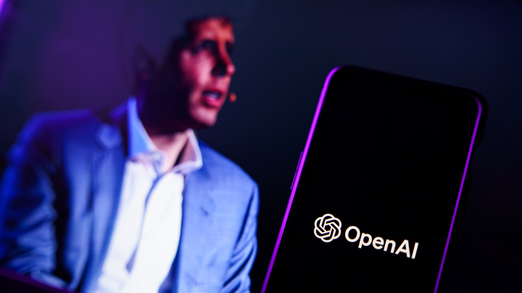 Sam Altman chce nahradit iPhone novým chytrým zařízením s AI