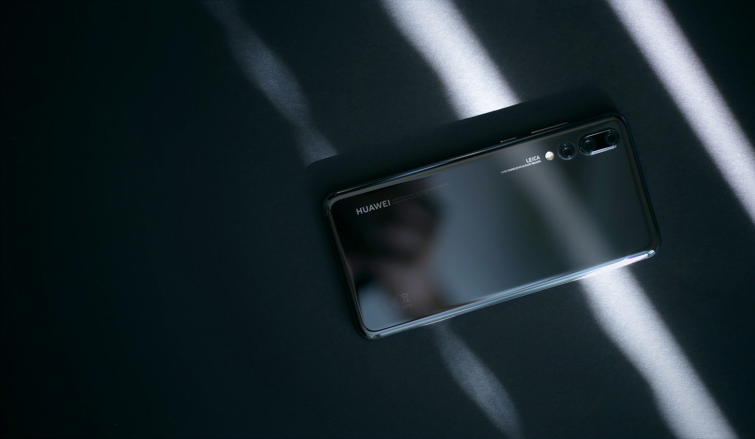 Trojitý chytrý telefon Huawei Mate XT míří za hranice Číny