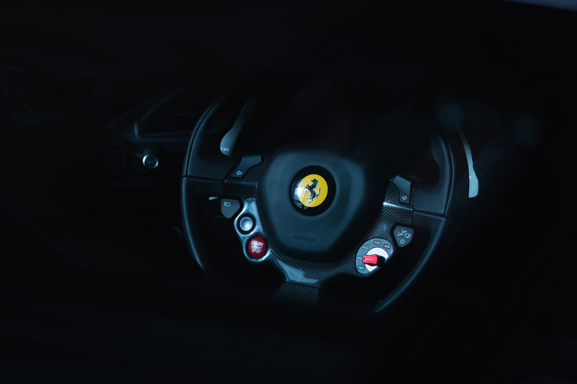 Ferrari ničí vodík obrovským a výkonným motorem