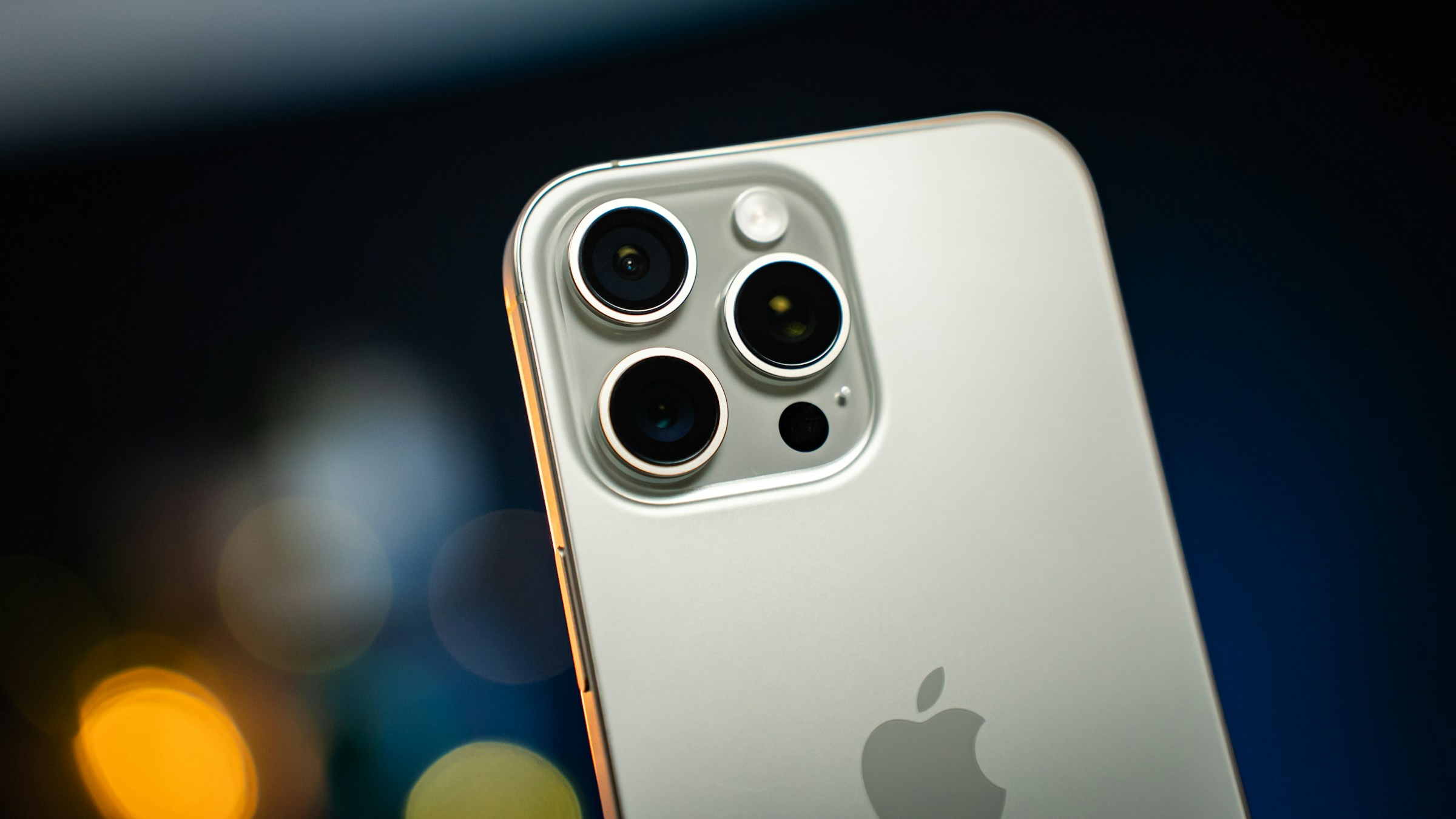 Apple by mohl z uvedení iPhonu SE 4 na trh získat pohádkové příjmy