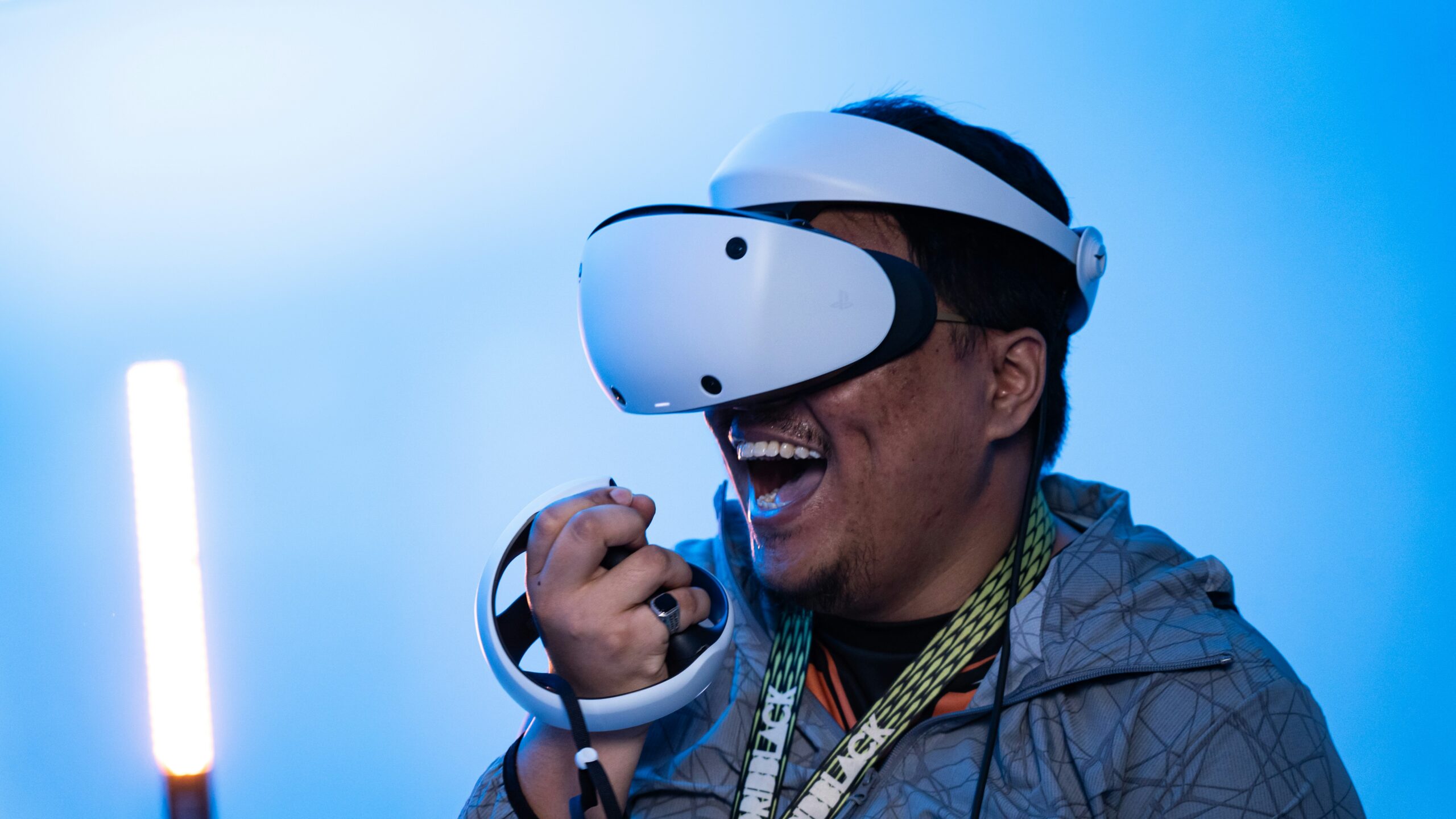 PlayStation VR2 se trvale zlevní. Víme, kolik bude stát v Česku