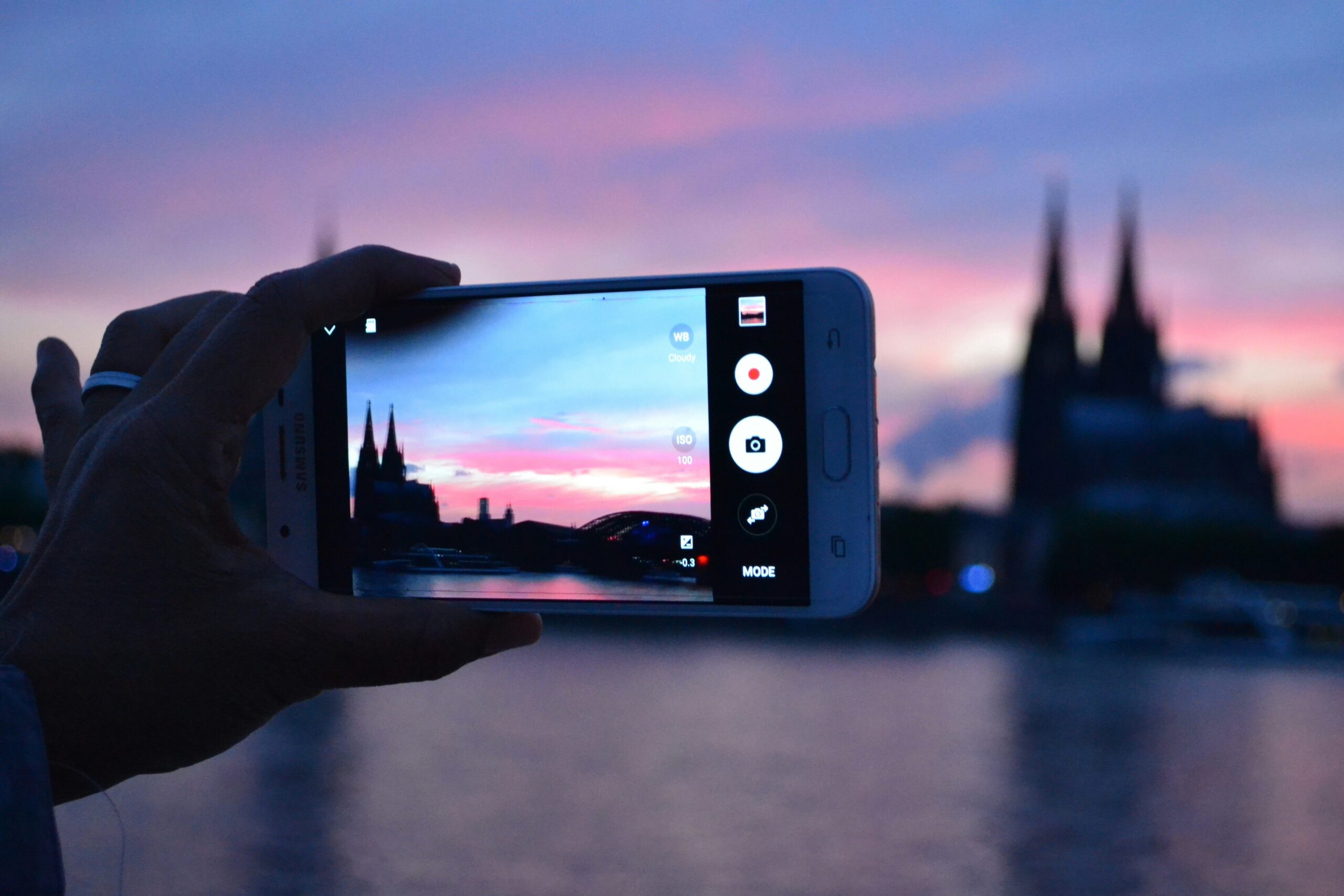 Samsung testuje pokročilejší fotoaparát pod displejem pro Galaxy S26 Ultra
