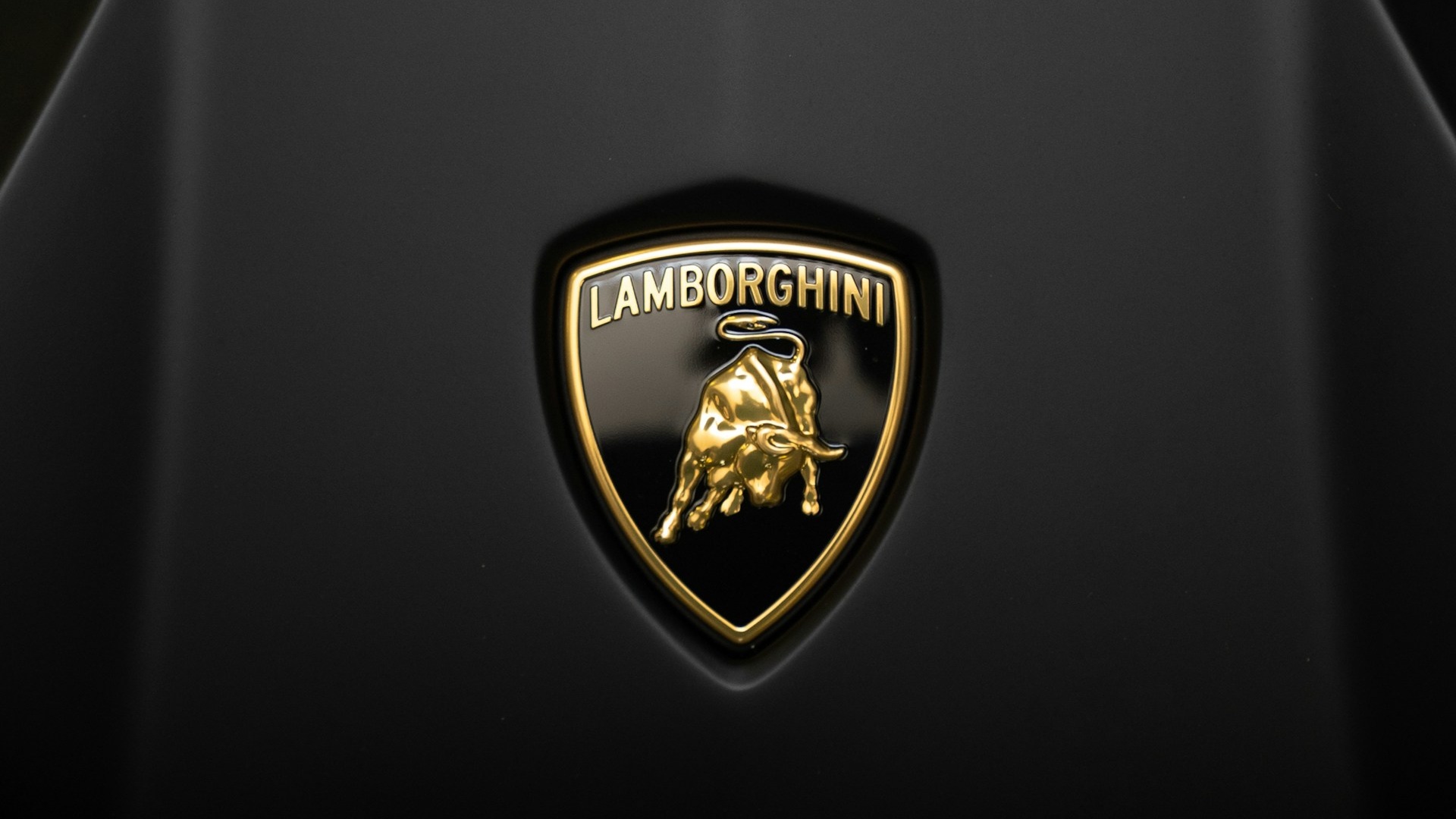 Ferrari se probouzí z vodíkového snu: Lamborghini právě představilo dosud nevídaný motor