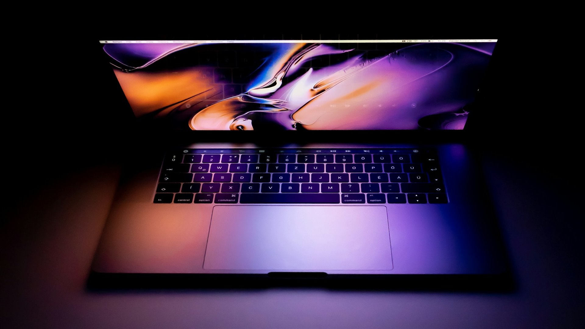 Přechod na OLED u MacBooku Air byl odložen, Apple zvažuje alternativy