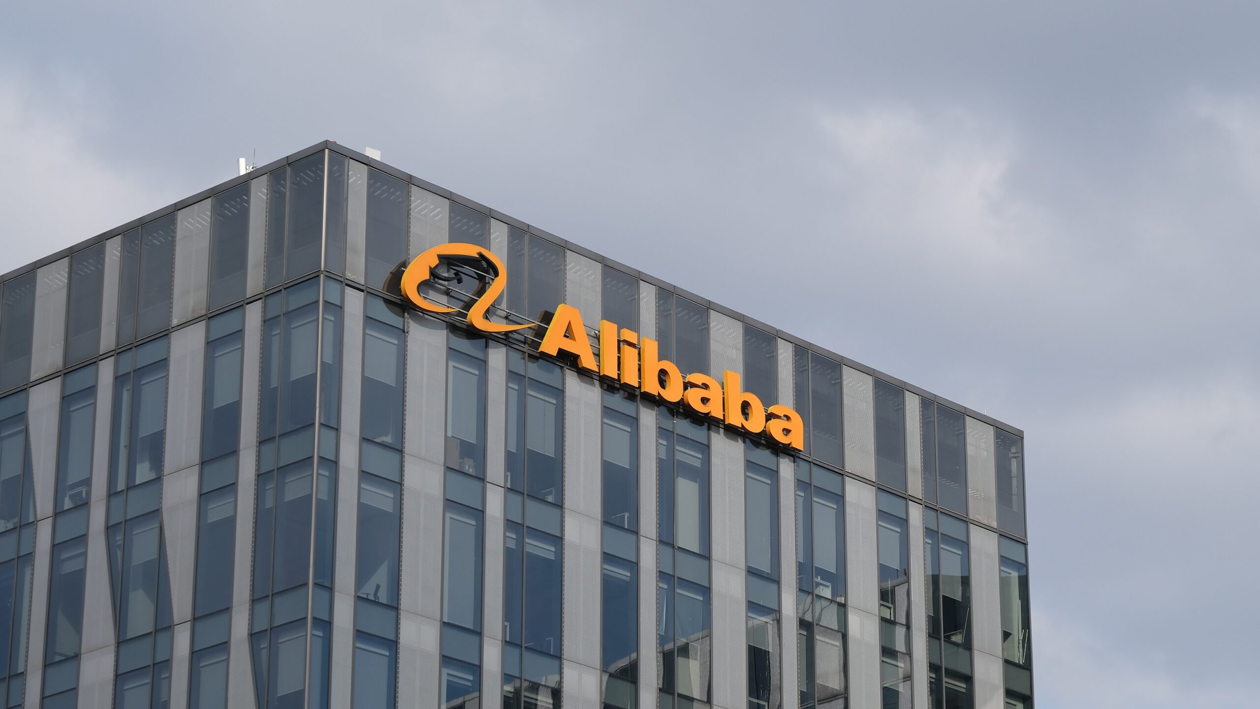 Alibaba a Apple uzavřely dohodu o spolupráci na čínském trhu