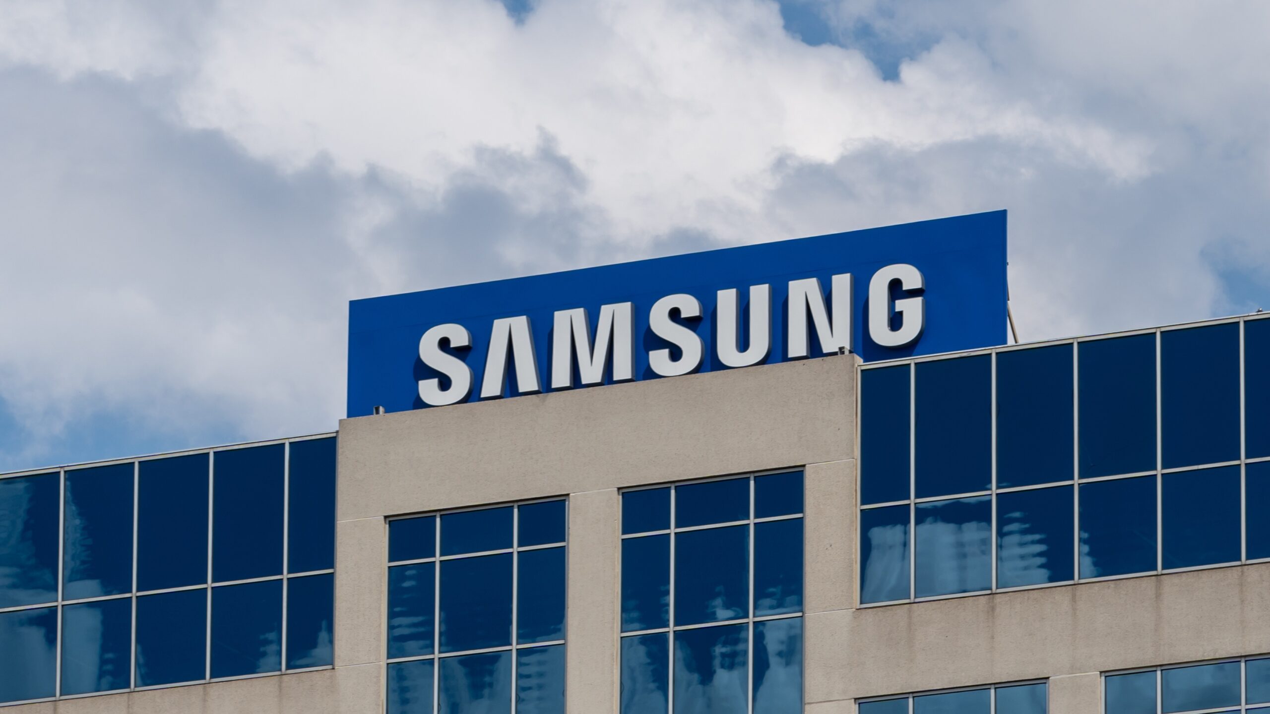 Galaxi AI pod lupou: Test nového telefonu Samsung odhaluje jeho silné a slabé stránky