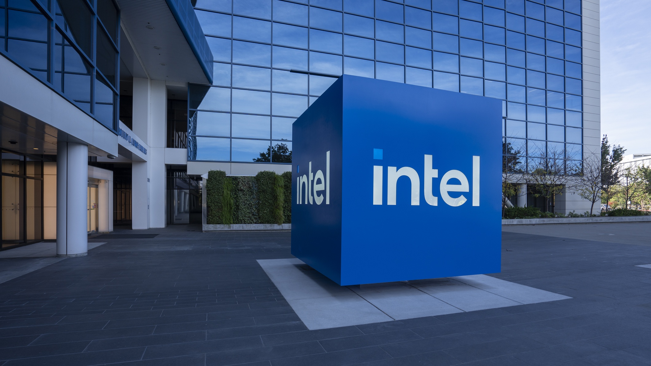 Bill Gates analyzoval Intel. Upozornil na hlavní neúspěchy společnosti