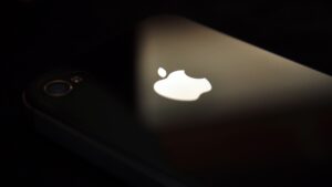 Dovozní cla ztěžují Applu byznys, firma rozšiřuje výrobu v Indii i USA