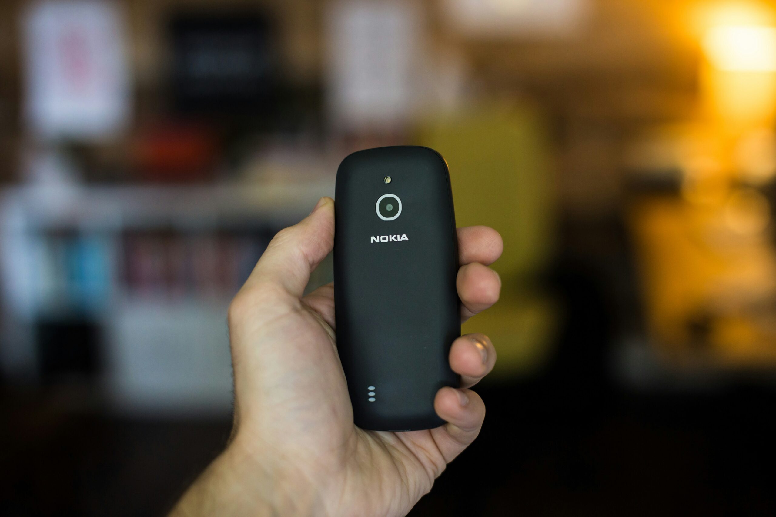 Nokia se v roce 2009 pokusila konkurovat iPhonu. Po 16 letech se vrací