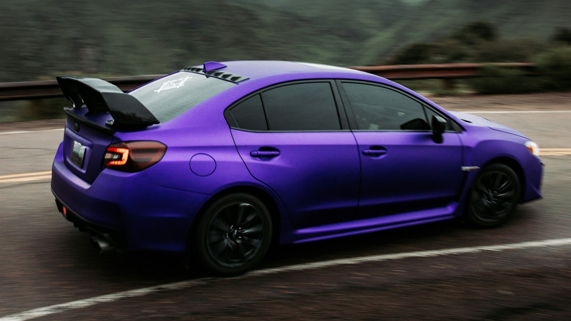 Proč si v roce 2025 koupit fialové auto: Odborníci odhalují důvod