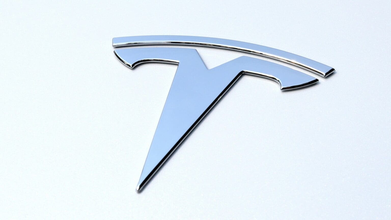 Trump jde proti Muskovi, Teslu připraví o miliardy