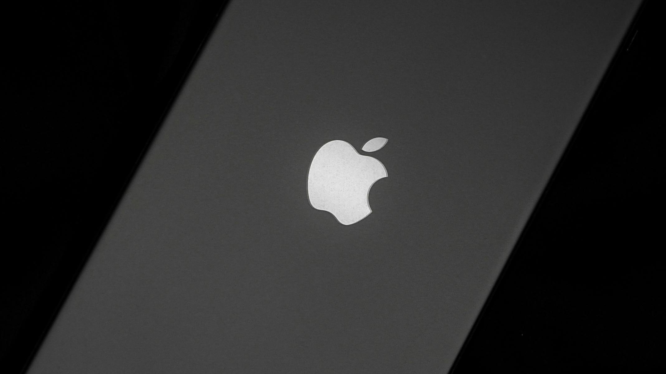 Apple protlačuje inovativní AI: Modely iPhone 17 Pro proto budou vybaveny 12 GB paměti