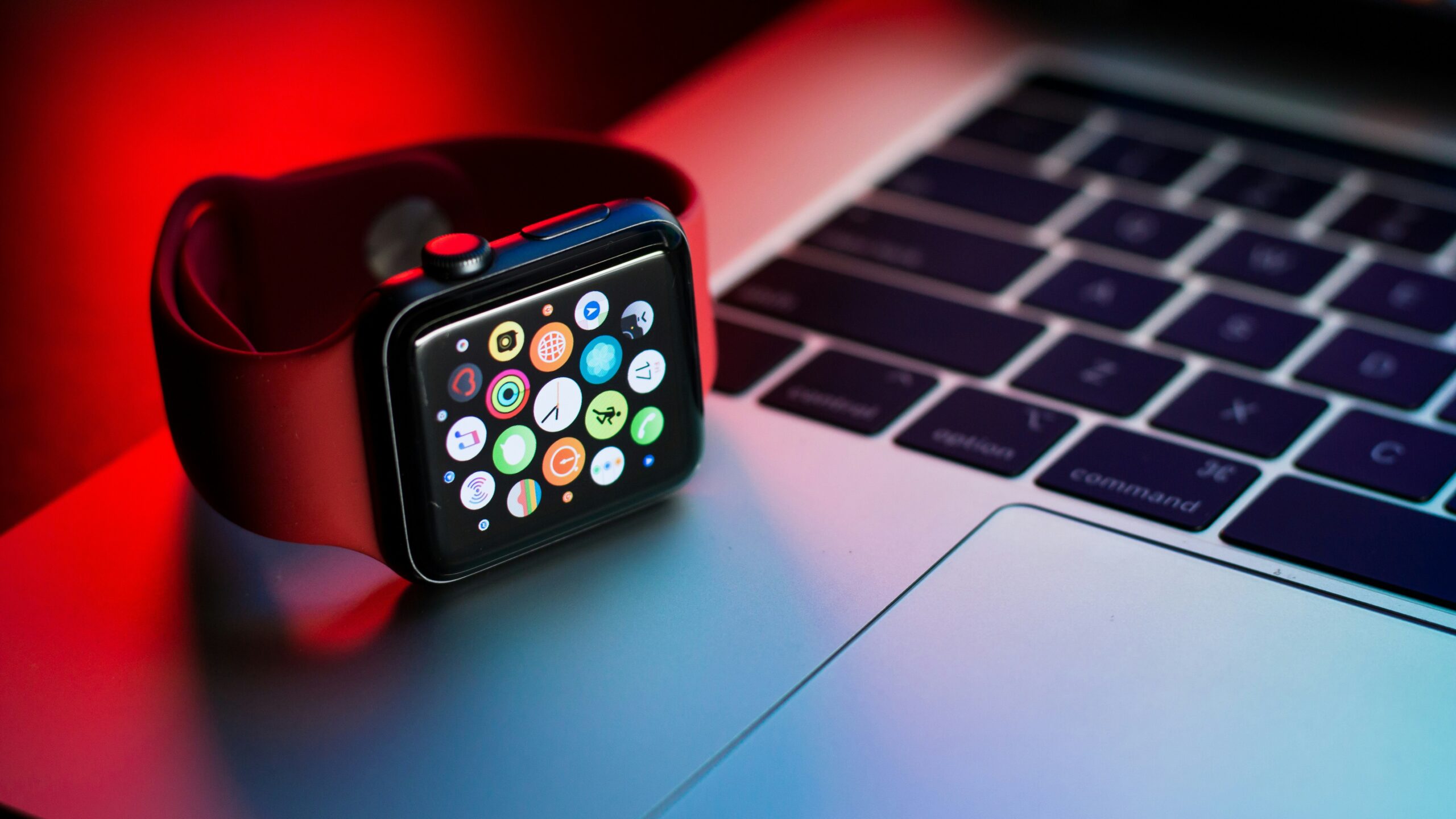 Apple čelí žalobě kvůli nepravdivým tvrzením o uhlíkové neutralitě