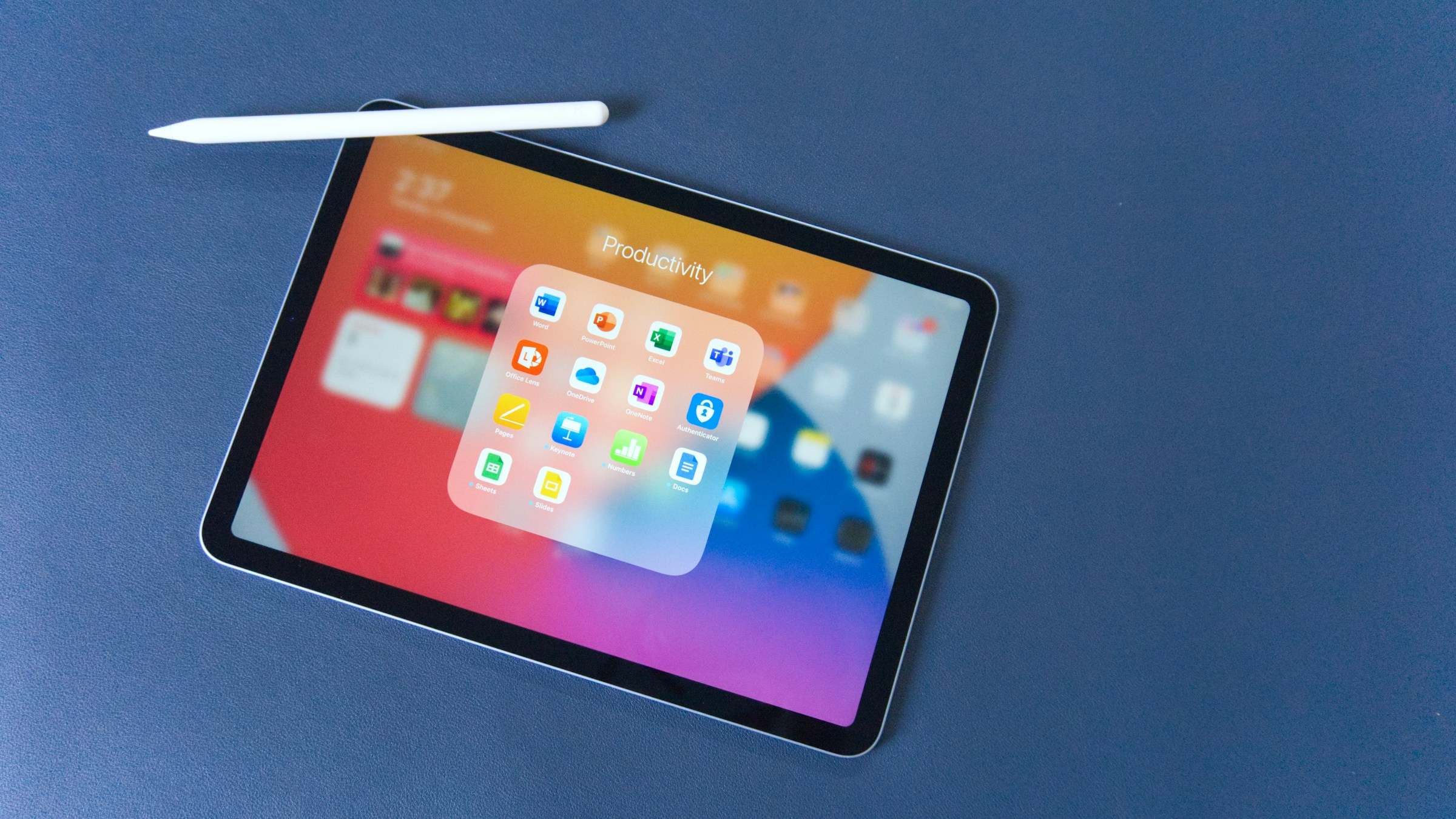 Z obchodů Apple rychle mizí nové telefony i tablety