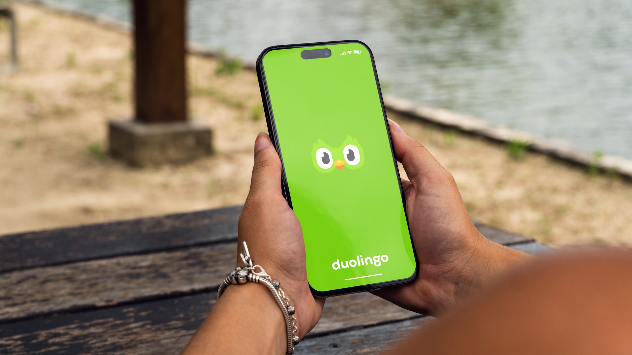 Duolingo už nebude jako dřív, jeho maskota zabil kybernetický náklaďák