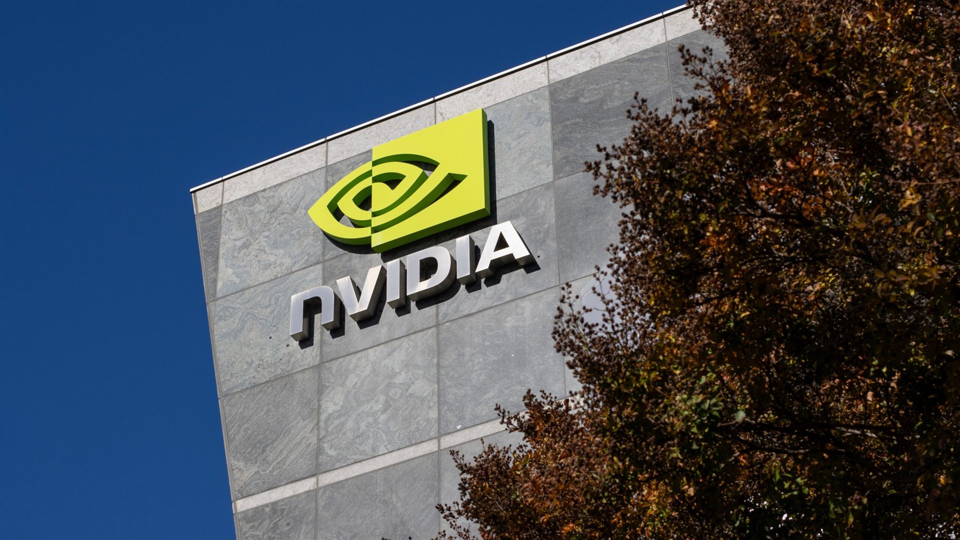 NVIDIA potvrdila chybu v některých grafických procesorech RTX 5090 a 5070 Ti