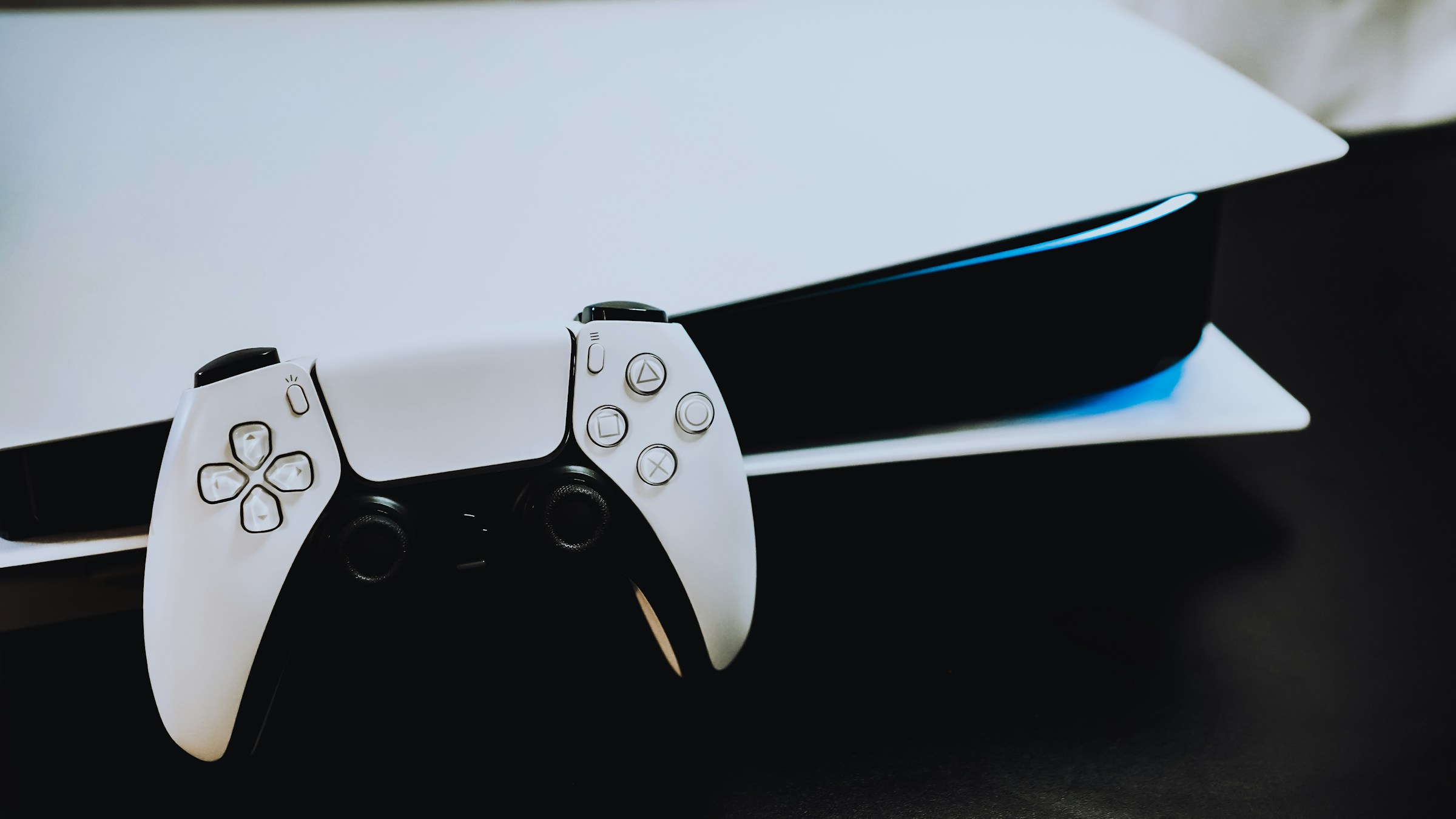 PlayStation 5 se prodalo 75 milionů kusů. Vydání Death Stranding 2 a Ghost of Yotei je stále naplánováno na letošní rok