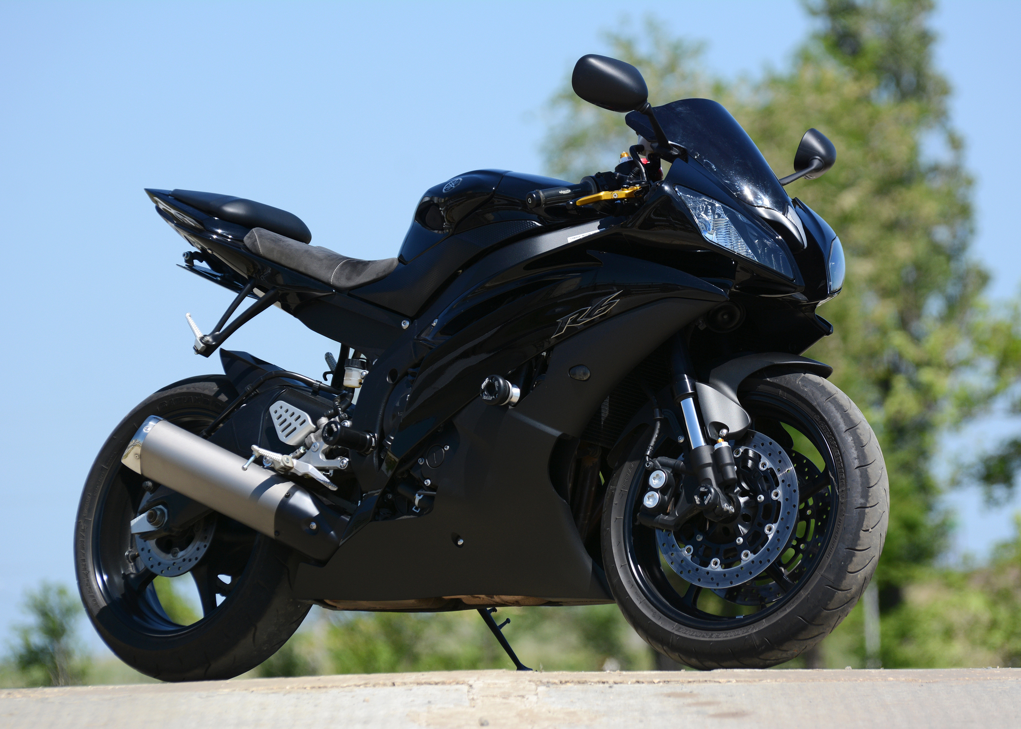 Ani Toyota, ani Honda: Tento legendární japonský motocykl se stává hybridem