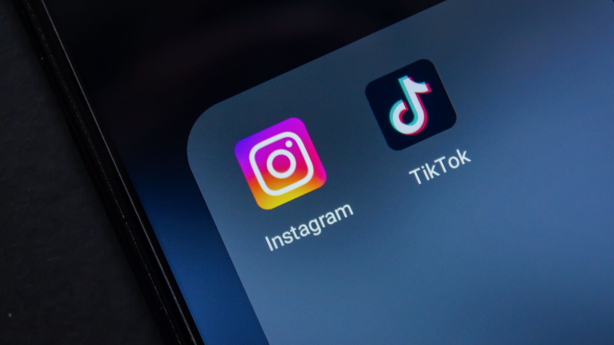 Jak přidat automatické titulky do videa v mobilním telefonu