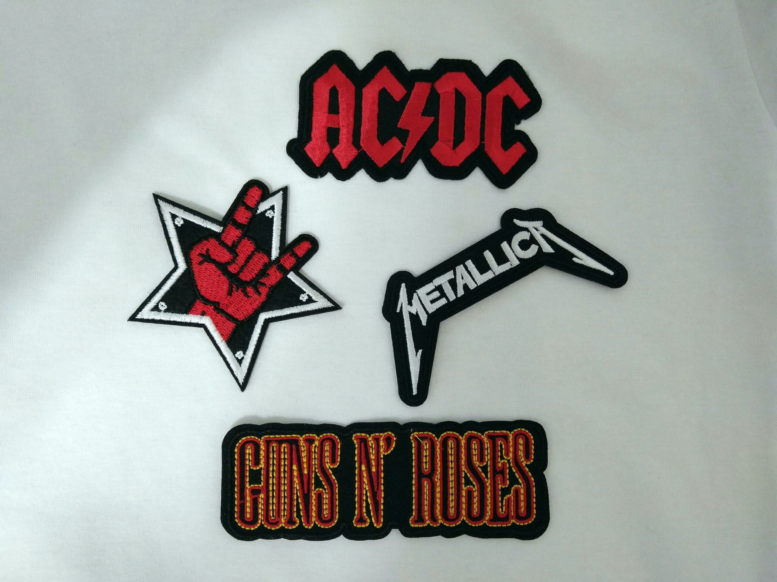 Tento gramofon inspirovaný skupinou AC/DC přenese poslech rockové hudby na novou úroveň